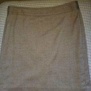 Classic lined suit skirt.